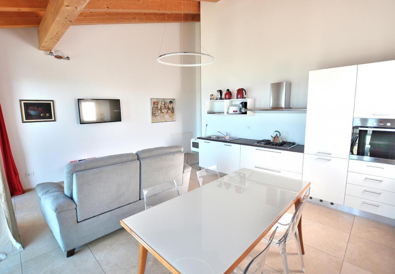 South Apartment With Pool Torri Del Benaco Ngoại thất bức ảnh