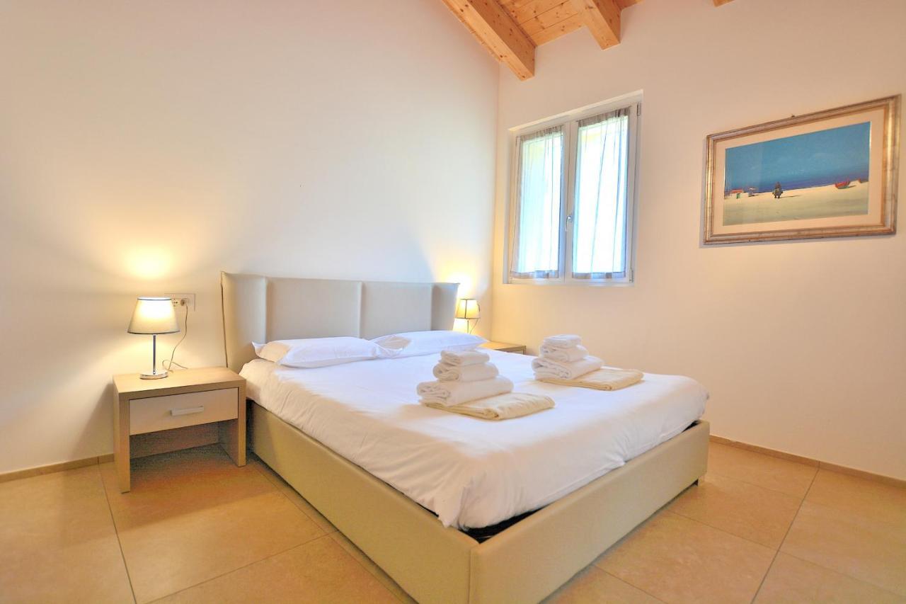 South Apartment With Pool Torri Del Benaco Ngoại thất bức ảnh