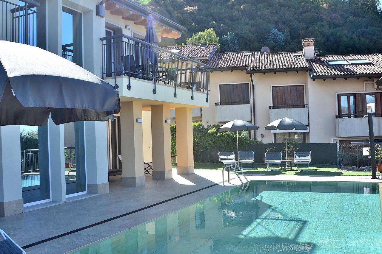 South Apartment With Pool Torri Del Benaco Ngoại thất bức ảnh